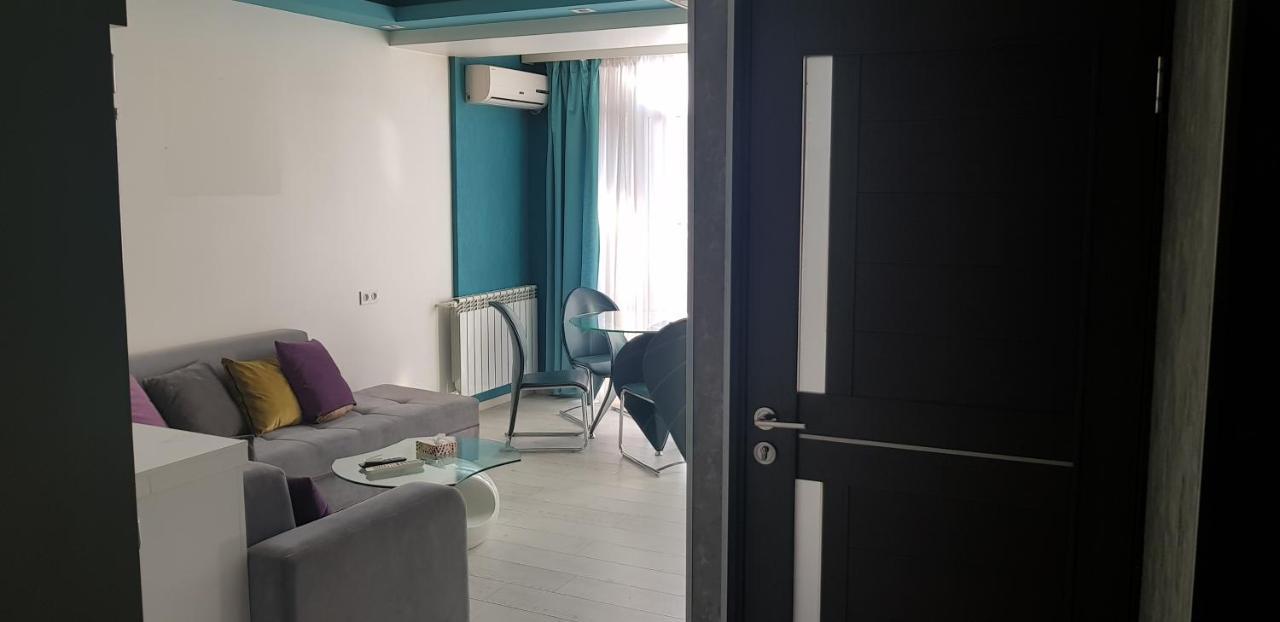 Beautiful Apartment Located In Pushkin Street Yerevan Bagian luar foto