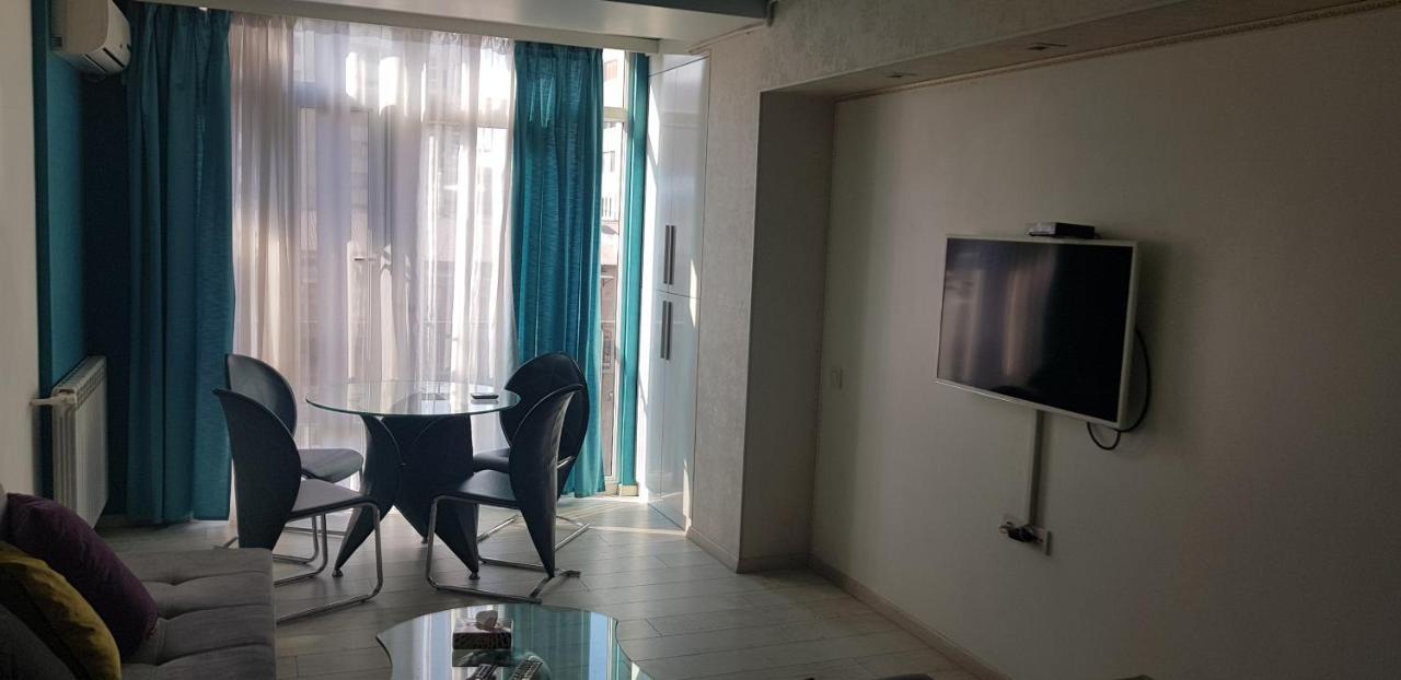 Beautiful Apartment Located In Pushkin Street Yerevan Bagian luar foto