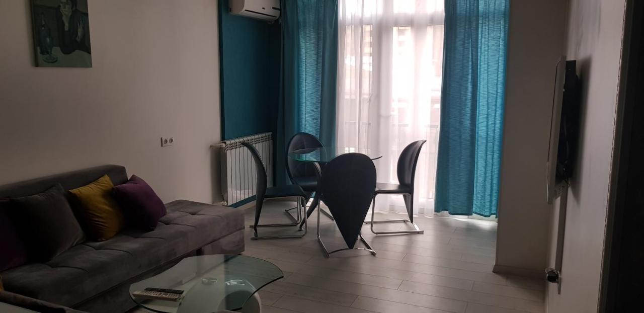 Beautiful Apartment Located In Pushkin Street Yerevan Bagian luar foto