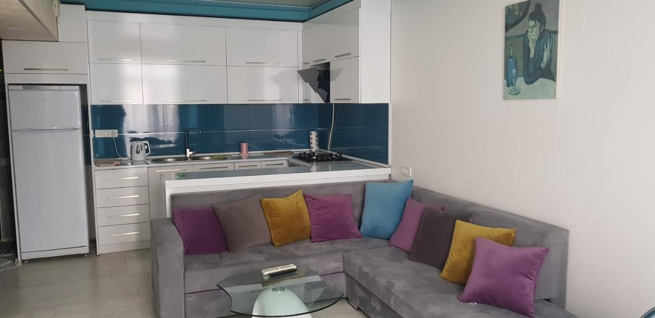 Beautiful Apartment Located In Pushkin Street Yerevan Bagian luar foto